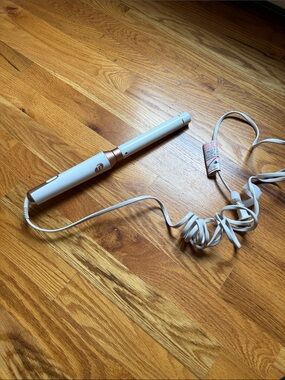 T3 White and Rose Gold Curling Wand